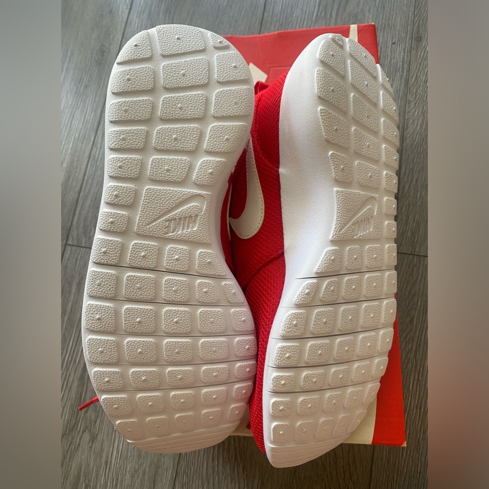 NIKE Red and White Roshe One Sneakers - Picture 7 of 7
